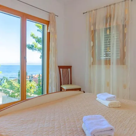 Holiday home Seafront Marija-three Bedroom With Sea View