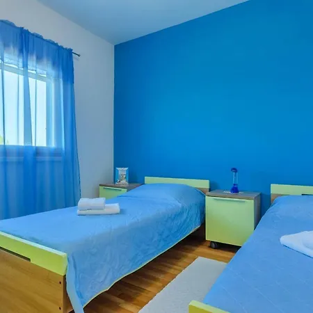 Holiday home Seafront Marija-three Bedroom With Sea View